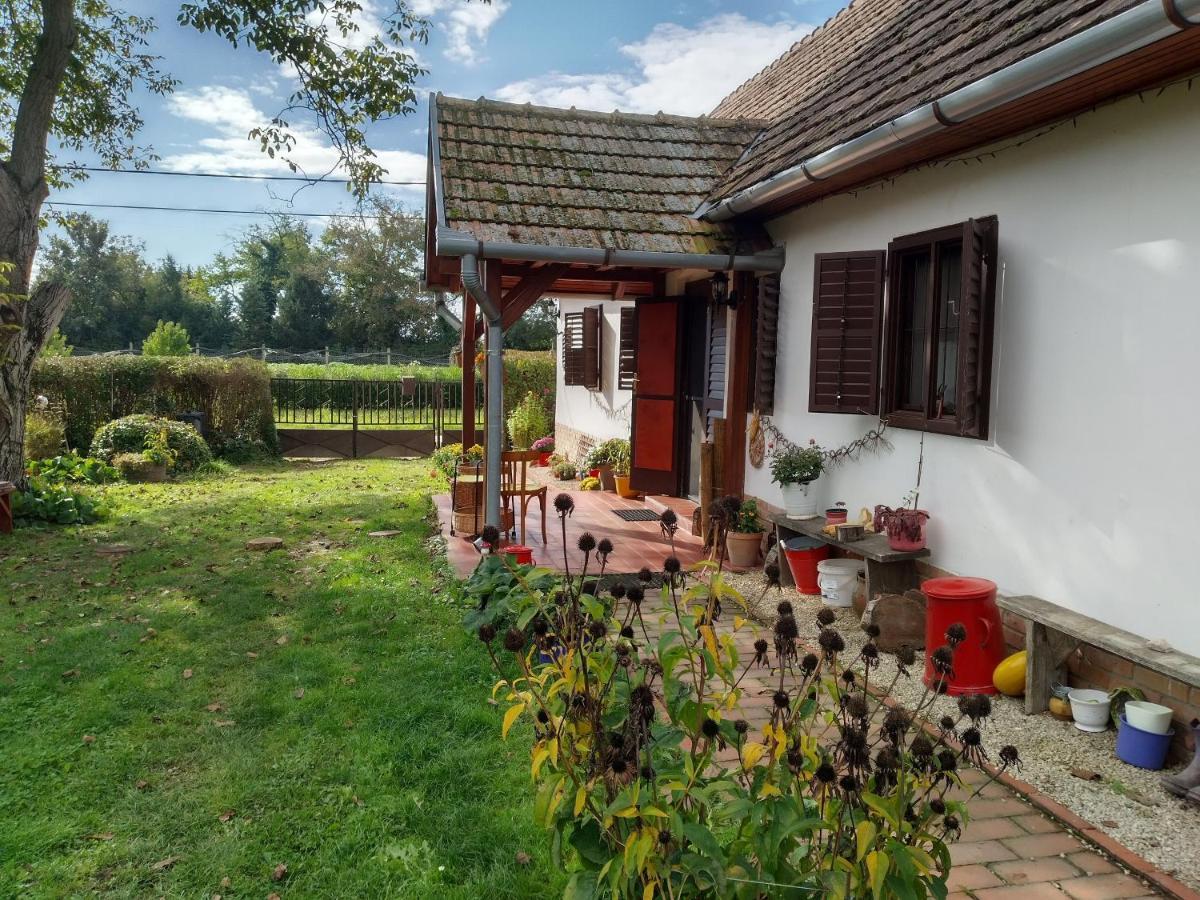 Villa Harmat Porta Galambok Exterior foto