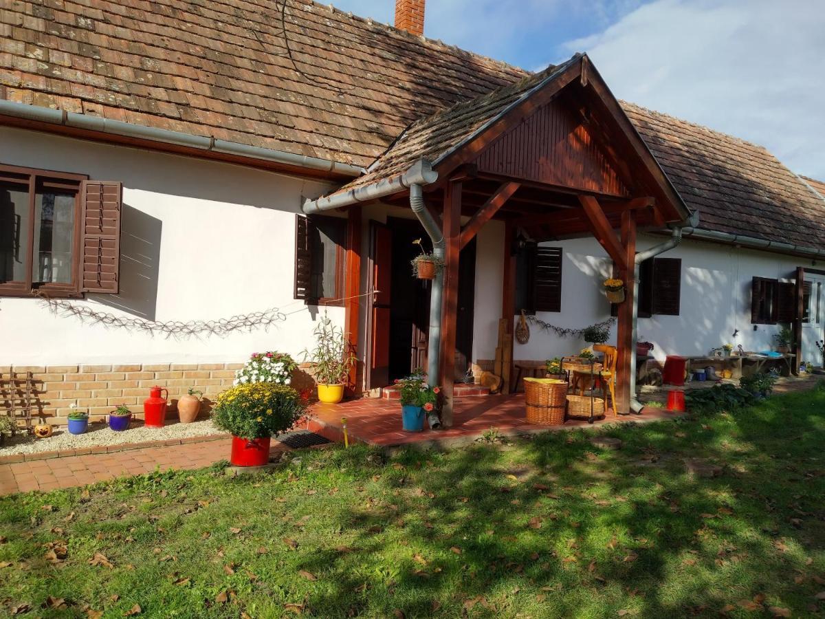 Villa Harmat Porta Galambok Exterior foto